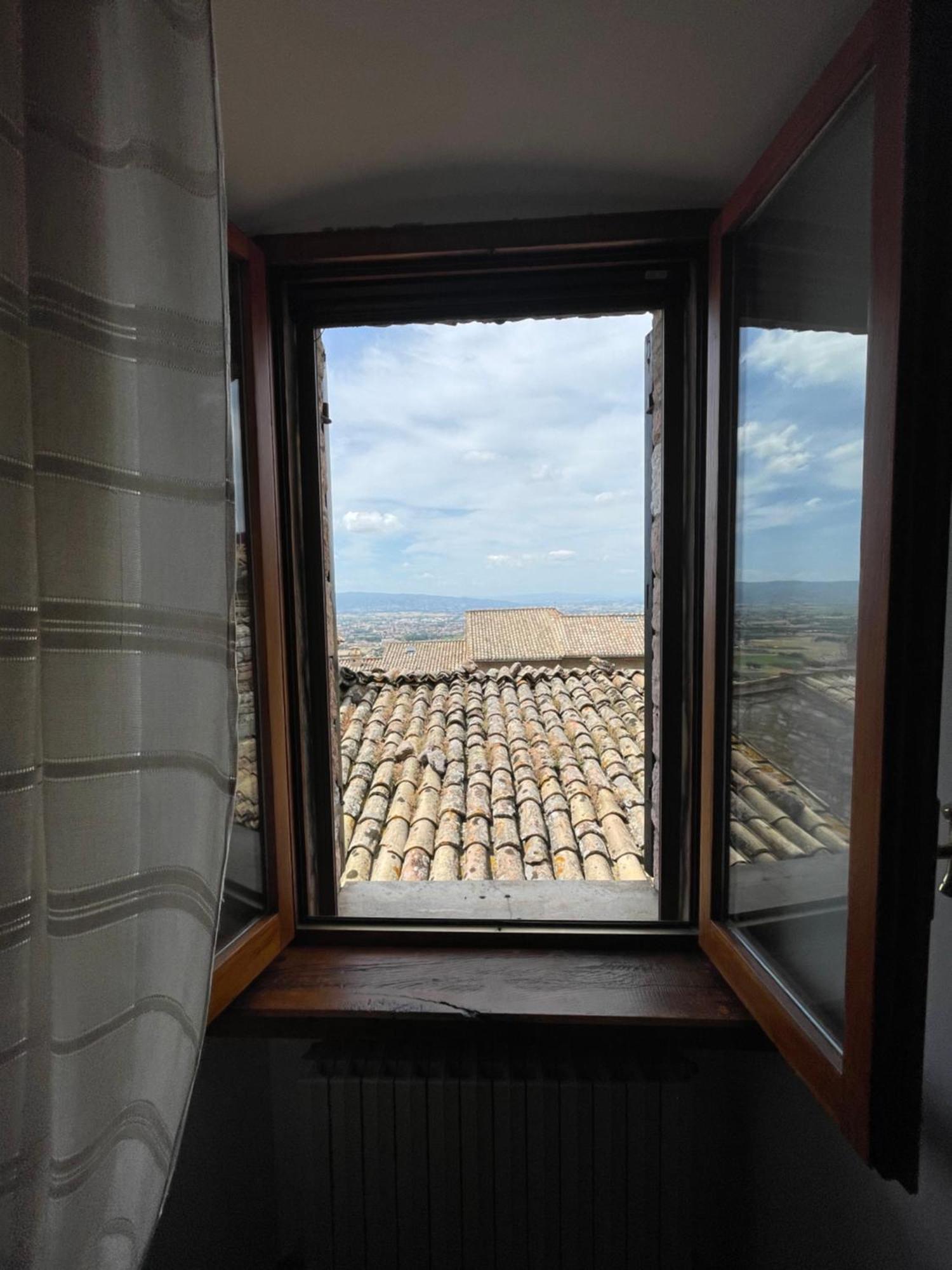 Happy House - Porta San Giacomo Apartment Assisi Exterior photo