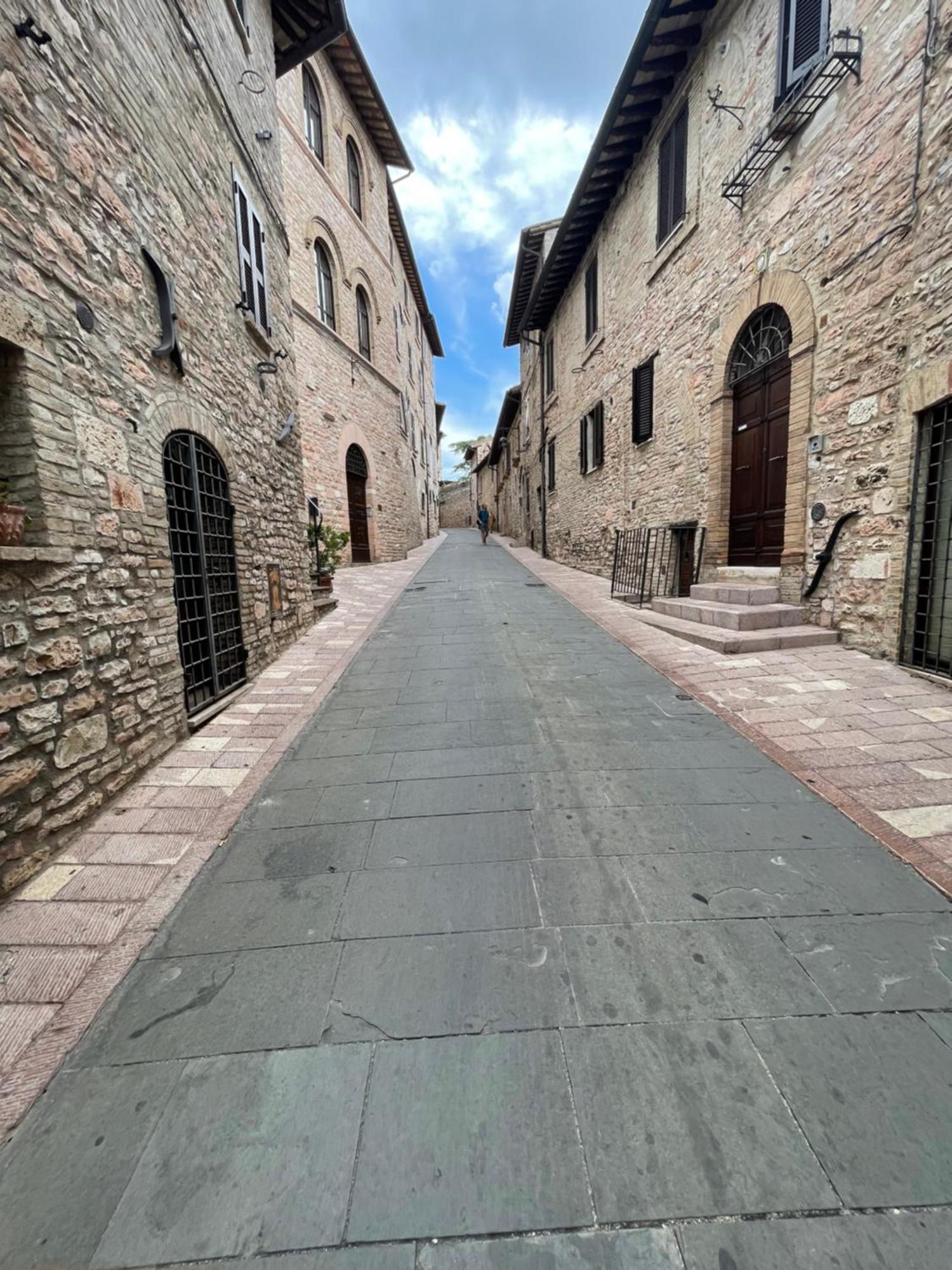 Happy House - Porta San Giacomo Apartment Assisi Exterior photo