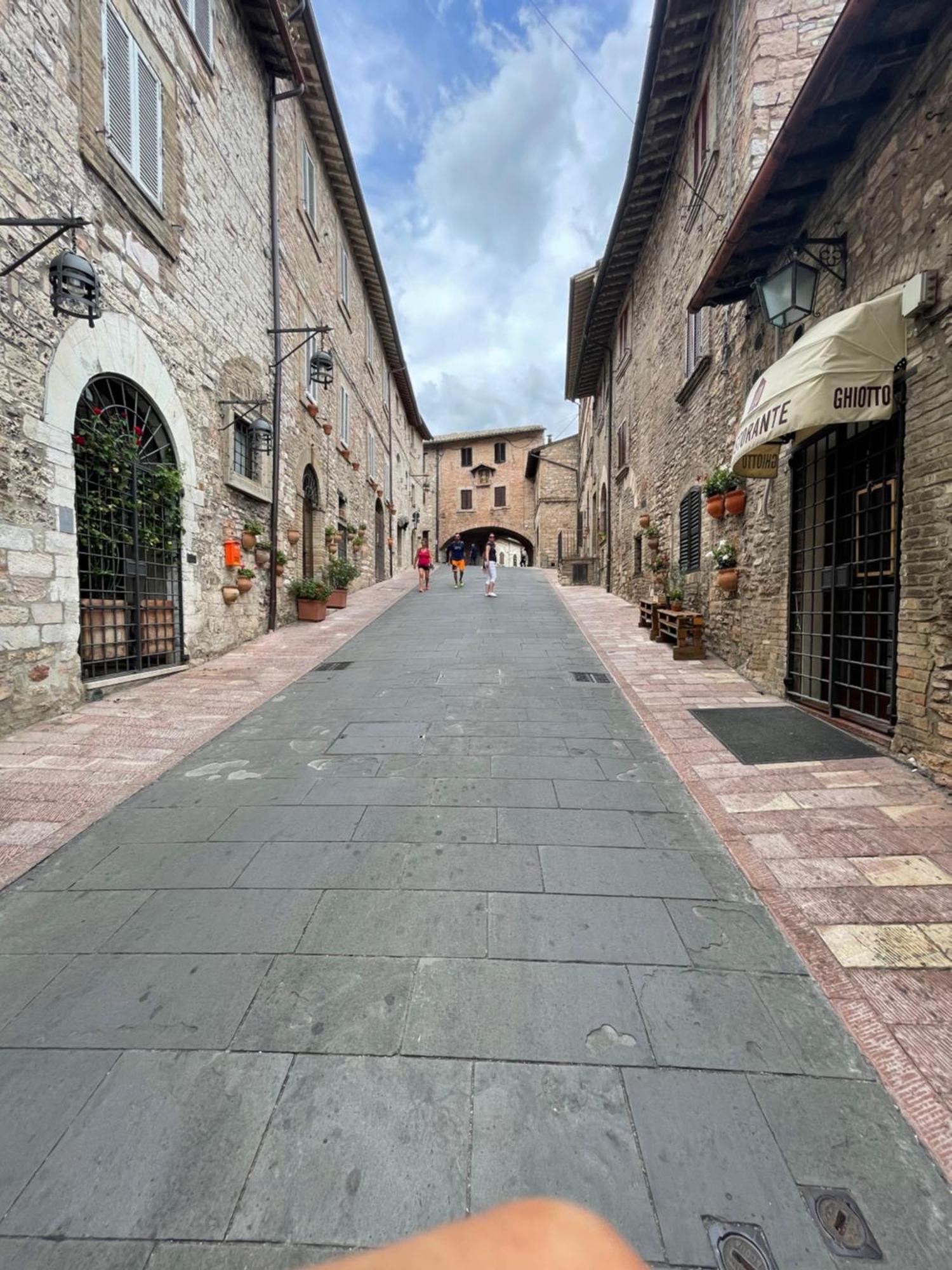 Happy House - Porta San Giacomo Apartment Assisi Exterior photo