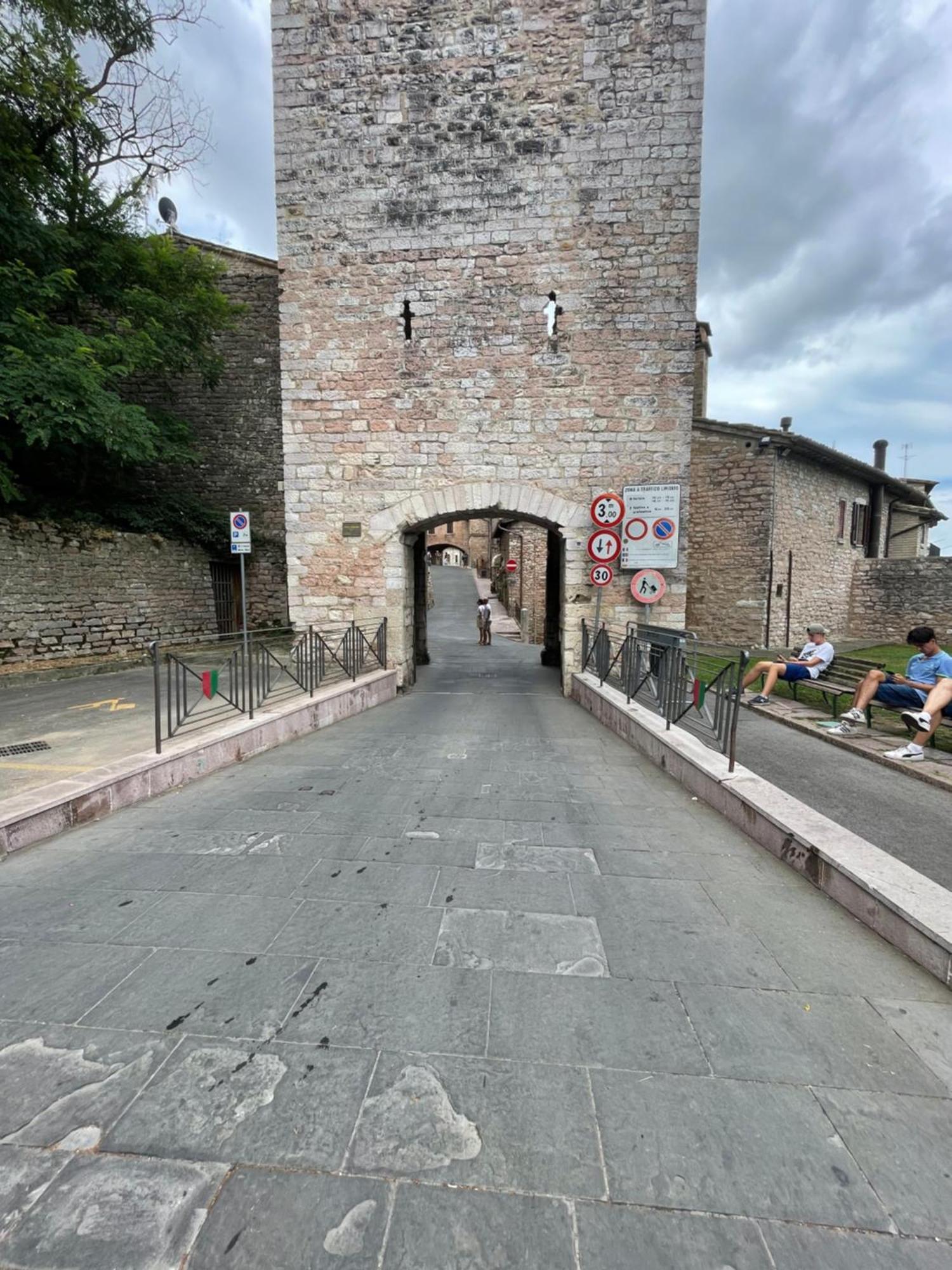 Happy House - Porta San Giacomo Apartment Assisi Exterior photo